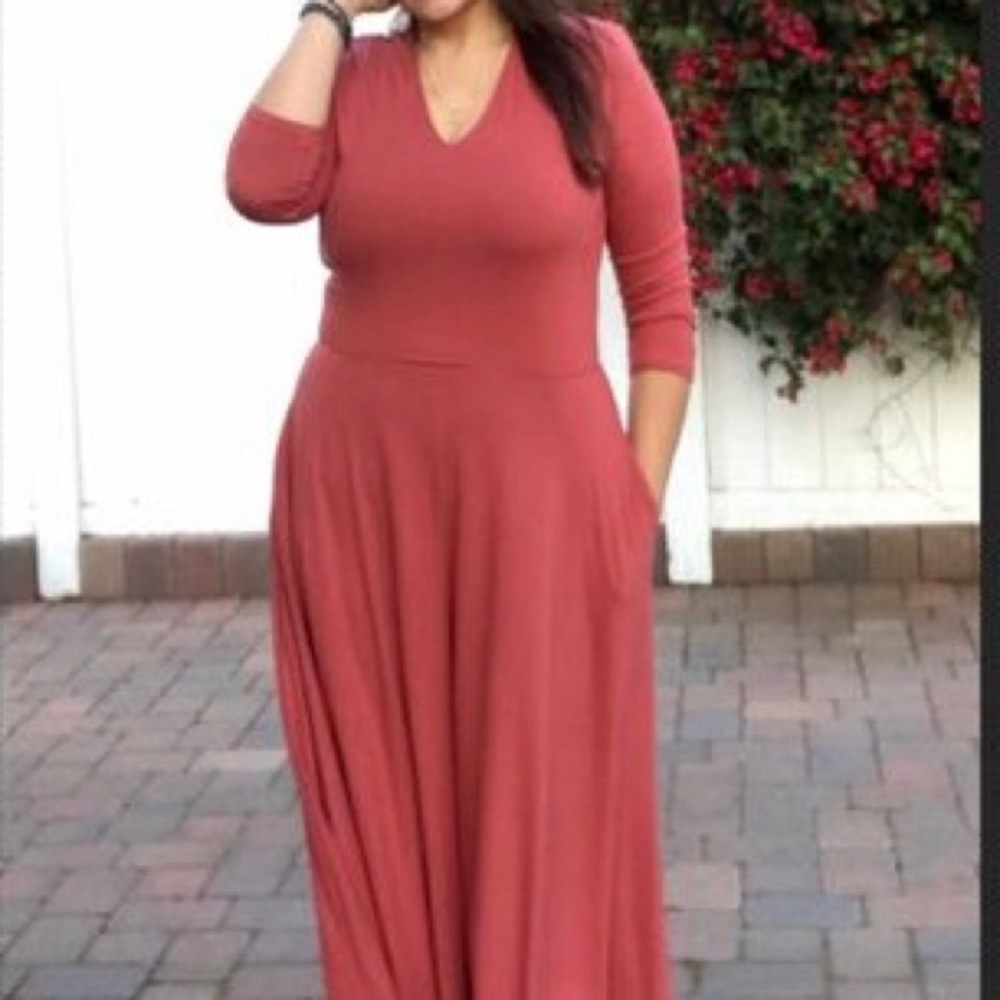Blush Vneck dress - Curie Dress